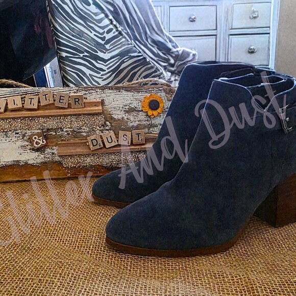 Marc Fisher Vandy Navy Suede Short Ankle Bootie - Picture 3 of 6